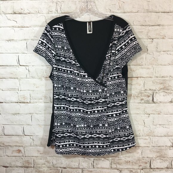 Banabee Womens 2XL Aztec Black White V-neck Stretch Casual Knit Plus Size Top - Picture 1 of 5